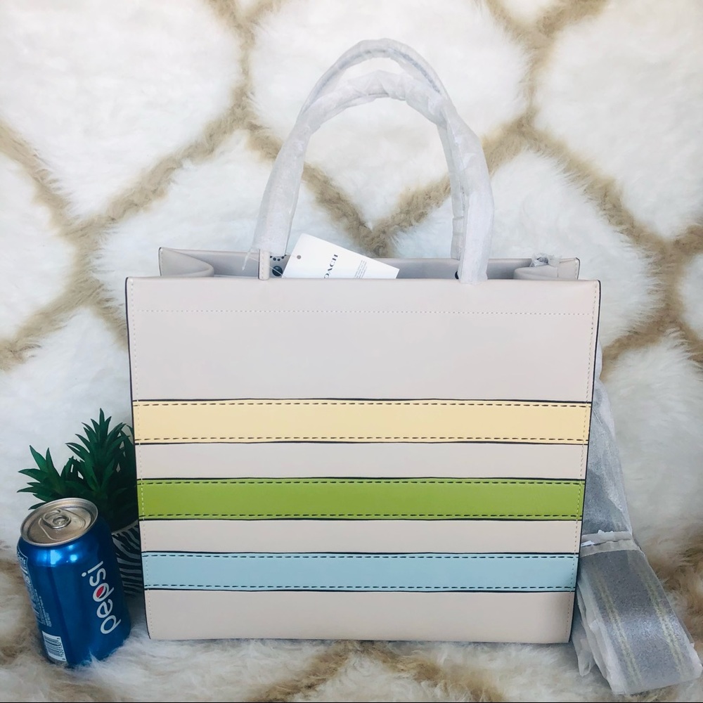 Rare Coach Cashin C9724 Carry 32 Trompe L’oeil, Spring 2022 Runway Collection - Picture 10 of 16